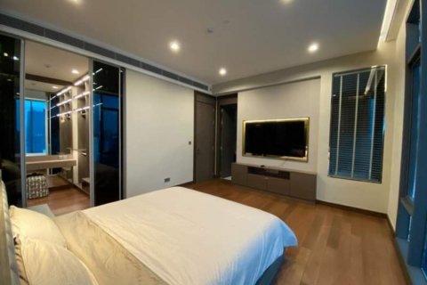 Condominio de 3 dormitorios en Khlong Toei, Bangkok, Tailandia № 134002 - foto 4
