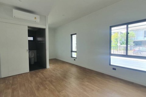 Condominio de 5 dormitorios en Bang Bon, Bangkok, Tailandia № 133997 - foto 11