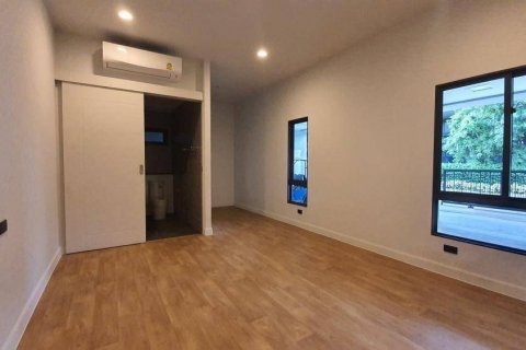 Condominio de 5 dormitorios en Bang Bon, Bangkok, Tailandia № 133997 - foto 8