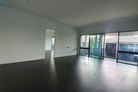 Condominio de 5 dormitorios en Bang Bon, Bangkok, Tailandia № 133997 - foto 10