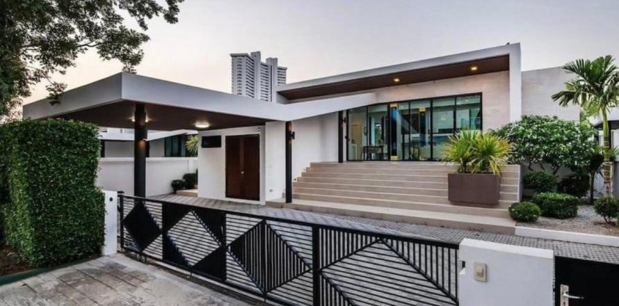 Chalet de 3 dormitorios en Pattaya, Tailandia № 133998