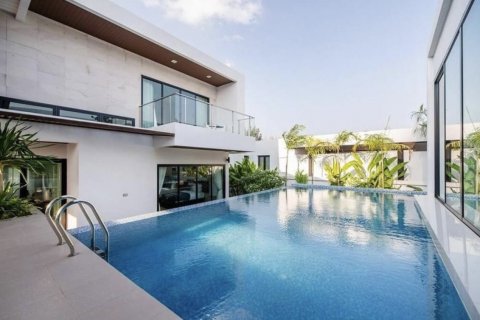 Chalet de 3 dormitorios en Pattaya, Tailandia № 133998 - foto 4
