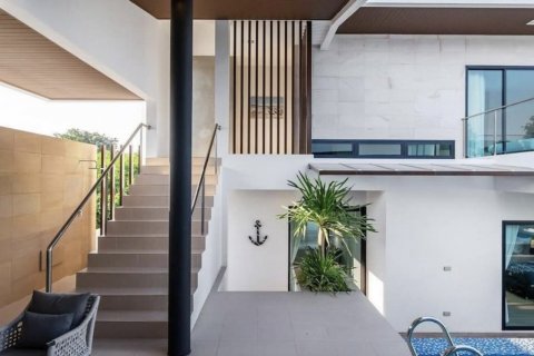 Chalet de 3 dormitorios en Pattaya, Tailandia № 133998 - foto 11