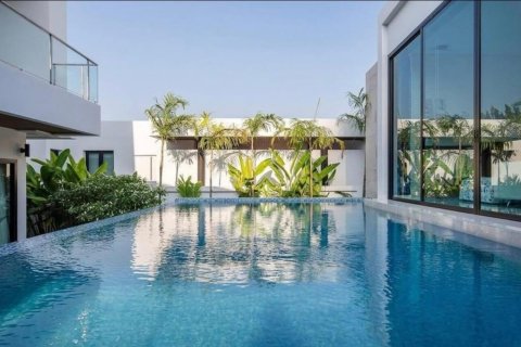 Chalet de 3 dormitorios en Pattaya, Tailandia № 133998 - foto 10
