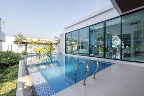 Chalet de 3 dormitorios en Pattaya, Tailandia № 133998 - foto 2