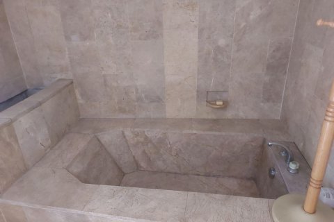 Condominio de 2 dormitorios en Khlong San, Bangkok, Tailandia № 134003 - foto 28