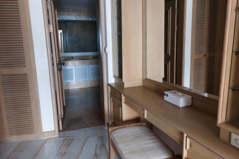 Condominio de 2 dormitorios en Khlong San, Bangkok, Tailandia № 134003 - foto 29