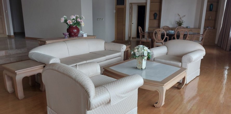 Condominio de 2 dormitorios en Khlong San, Bangkok, Tailandia № 134003