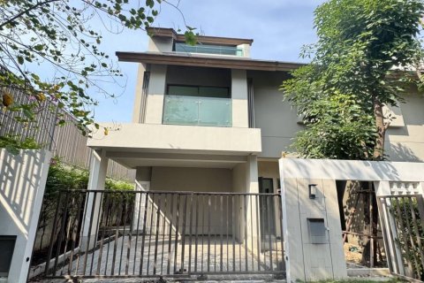 Casa de 3 dormitorios en Bang Kapi, Bangkok, Tailandia № 158732