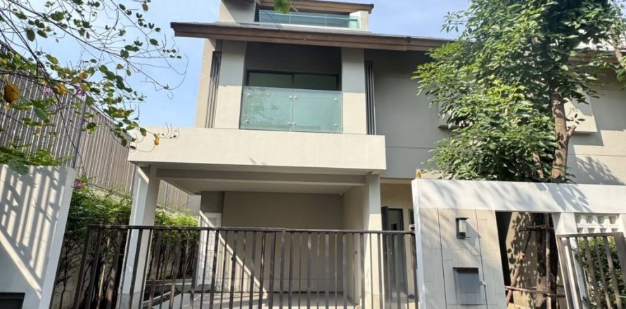 Casa de 3 dormitorios en Bang Kapi, Bangkok, Tailandia № 158732