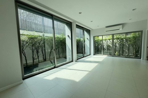 Casa de 3 dormitorios en Bang Kapi, Bangkok, Tailandia № 158732 - foto 4