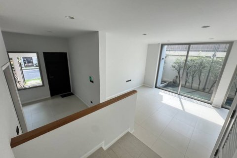 Casa de 3 dormitorios en Bang Kapi, Bangkok, Tailandia № 158732 - foto 3