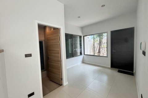 Casa de 3 dormitorios en Bang Kapi, Bangkok, Tailandia № 158732 - foto 2