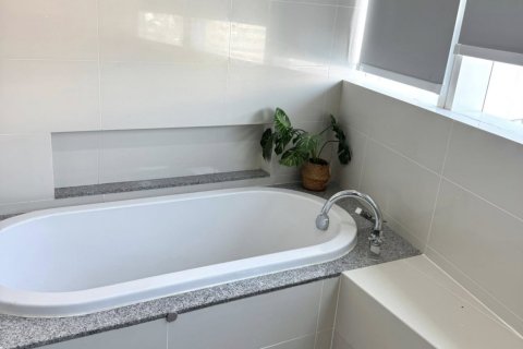Condominio de 3 dormitorios en Bangkok, Tailandia № 171498 - foto 11