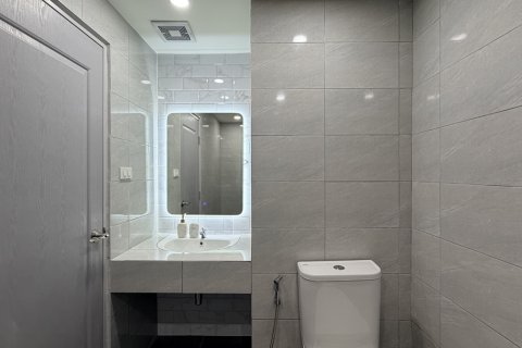 Condo in Khlong Toei, Bangkok, Thailand, 2 bedrooms  № 201327 - photo 14