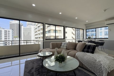 Condo in Khlong Toei, Bangkok, Thailand, 2 bedrooms  № 201327 - photo 5
