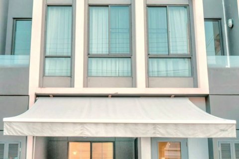 Townhouse à Samut Prakan, Thaïlande 3 chambres № 116866