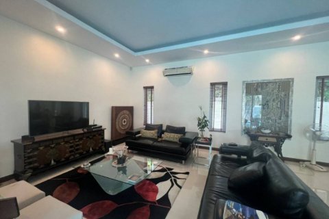 Chalet de 4 dormitorios en Cha-am, Tailandia № 116859 - foto 2