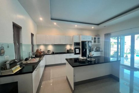 Chalet de 4 dormitorios en Cha-am, Tailandia № 116859 - foto 9