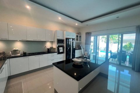 Chalet de 4 dormitorios en Cha-am, Tailandia № 116859 - foto 8