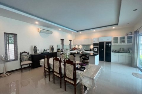 Chalet de 4 dormitorios en Cha-am, Tailandia № 116859 - foto 5