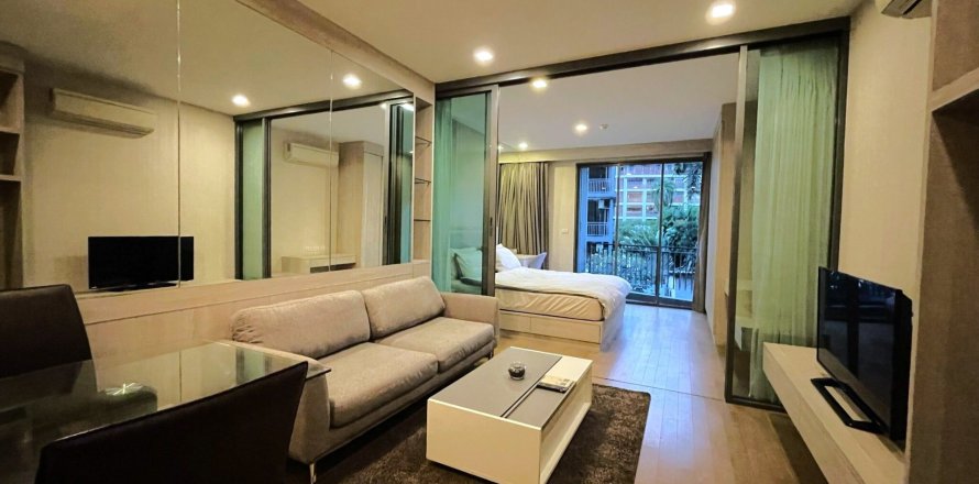Studio in the Condo in Khlong Toei, Bangkok, Thailand № 156031