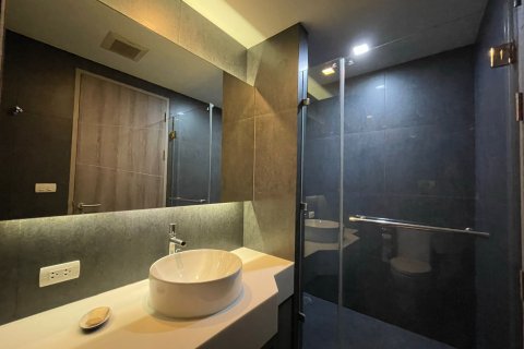 Studio in the Condo in Khlong Toei, Bangkok, Thailand № 156031 - photo 8