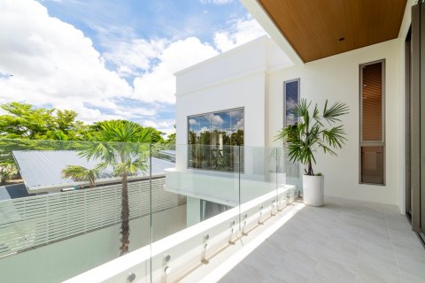 Chalet de 4 dormitorios en Bang Lamung, Tailandia № 170097 - foto 30