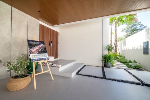 Chalet de 4 dormitorios en Bang Lamung, Tailandia № 170097 - foto 4