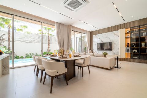 Chalet de 4 dormitorios en Bang Lamung, Tailandia № 170097 - foto 8