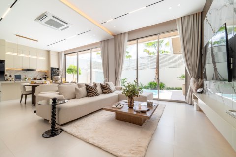 Chalet de 4 dormitorios en Bang Lamung, Tailandia № 170097 - foto 6