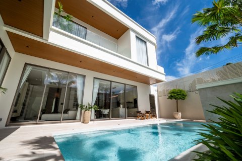 Chalet de 4 dormitorios en Bang Lamung, Tailandia № 170097 - foto 3