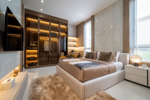 Chalet de 4 dormitorios en Bang Lamung, Tailandia № 170097 - foto 14