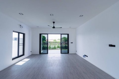 Chalet de 2 dormitorios en Pran Buri, Tailandia № 154516 - foto 8