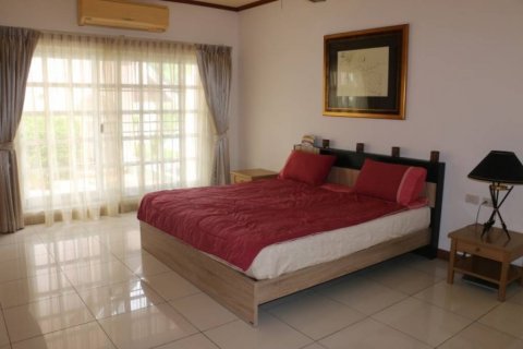 Chalet de 3 dormitorios en Phuket, Tailandia № 115346 - foto 10