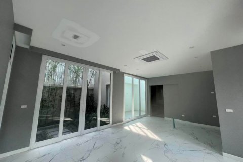 Haus in Bangkok, Thailand 4 Schlafzimmer № 65510 - Foto 8