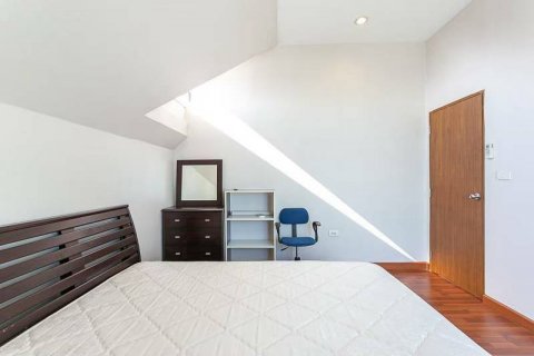 Condominio de 3 dormitorios en Bangkok, Tailandia № 65513 - foto 17