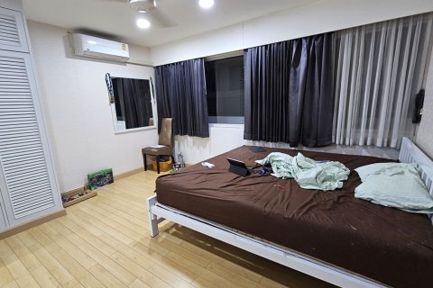Condo in Watthana, Bangkok, Thailand, 3 bedrooms № 201113 - photo 4