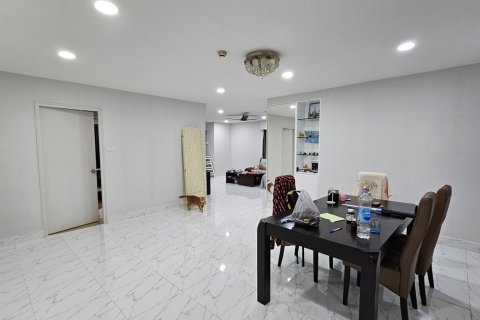 Condo in Watthana, Bangkok, Thailand, 3 bedrooms № 201113 - photo 9