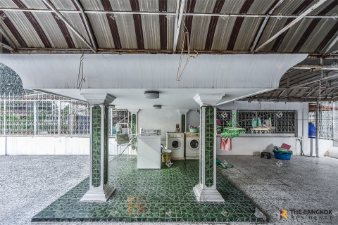 Adosado de 7 dormitorios en Bangkok, Tailandia № 189585 - foto 7
