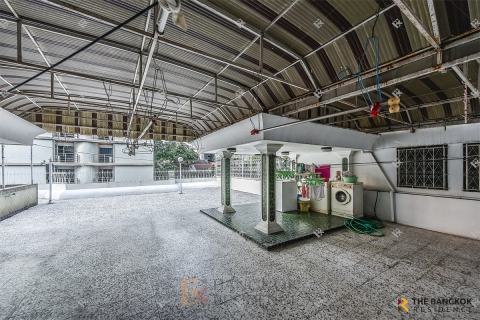 Adosado de 7 dormitorios en Bangkok, Tailandia № 189585 - foto 4