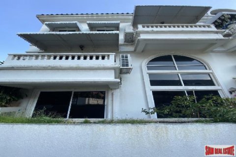Maison à Bangkok, Thaïlande 4 chambres № 203183