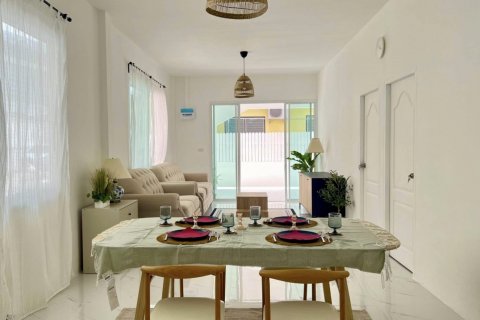 Casa de 3 dormitorios en Pattaya, Tailandia № 117009 - foto 3