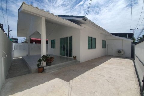 Casa de 3 dormitorios en Pattaya, Tailandia № 117009 - foto 18