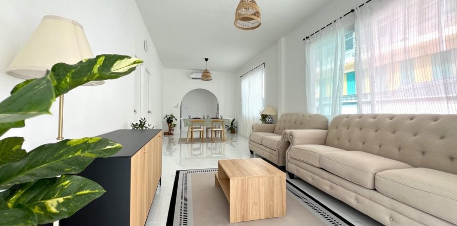 Casa de 3 dormitorios en Pattaya, Tailandia № 117009