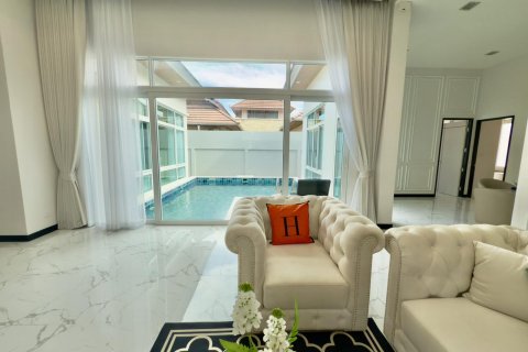 Casa de 3 dormitorios en Pattaya, Tailandia № 117005 - foto 14