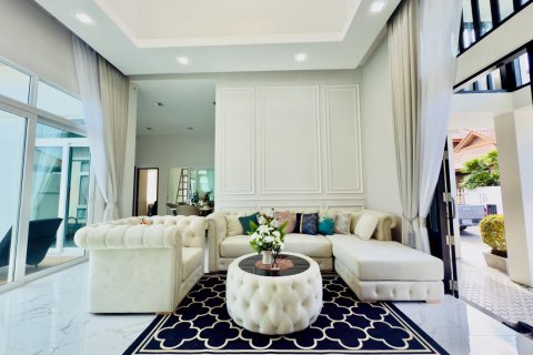 Casa de 3 dormitorios en Pattaya, Tailandia № 117005 - foto 9