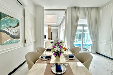 Casa de 3 dormitorios en Pattaya, Tailandia № 117005 - foto 11