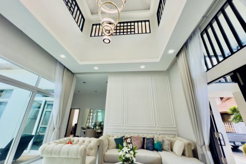 Casa de 3 dormitorios en Pattaya, Tailandia № 117005 - foto 15