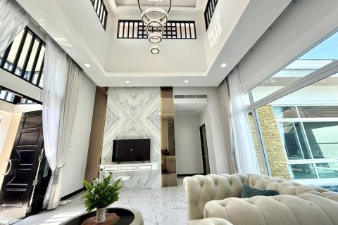 Casa de 3 dormitorios en Pattaya, Tailandia № 117005 - foto 17